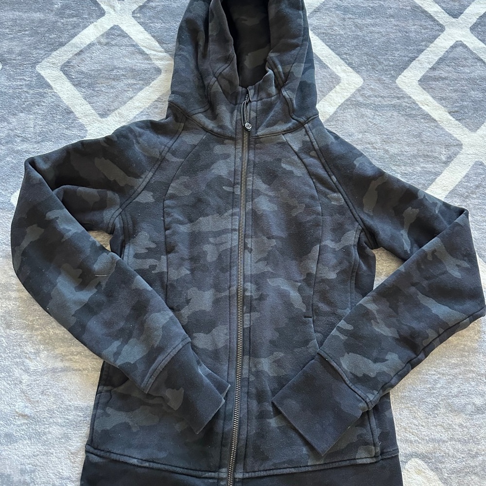 Lululemon Scuba Black Camo Hoodie Size 4